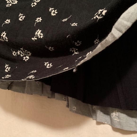 Hollister Black With Flowers Lined Skirt Size Small - Picture 4 of 5